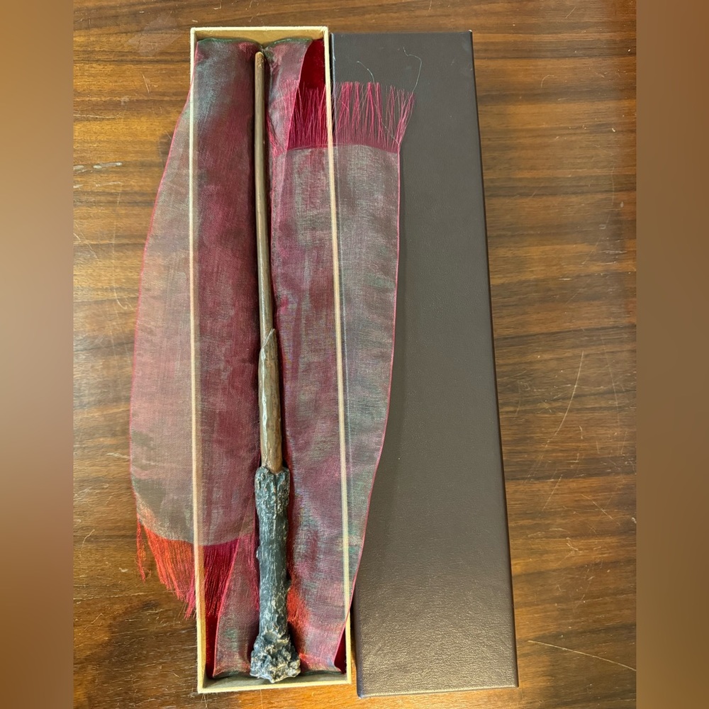 Harry Potter Noble Collection wand RARE 2004 in Ollivander’s collectible box